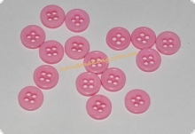 Пуговица пластиковая 9мм (4 отверстия) розовая