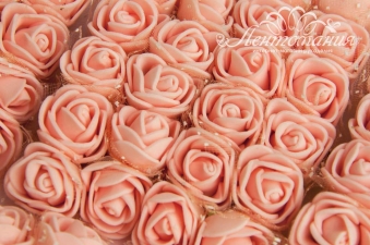 Розы из фоамирана с фатином 2см персиковые, 12шт