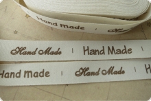 Нашивка "Handmade" 15*55мм (коричневый текст)